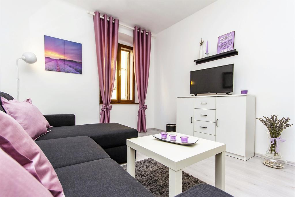 Center Apartment Lori Pula Buitenkant foto