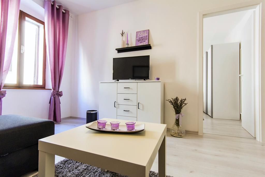 Center Apartment Lori Pula Buitenkant foto