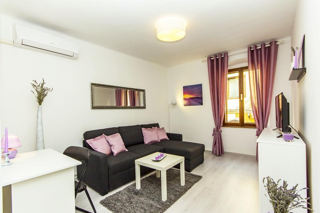 Center Apartment Lori Pula Buitenkant foto