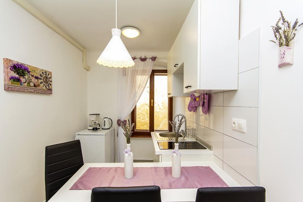 Center Apartment Lori Pula Buitenkant foto