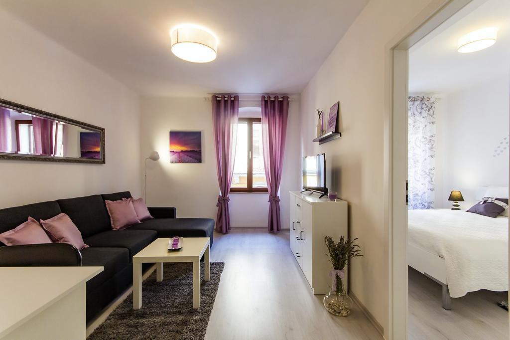 Center Apartment Lori Pula Buitenkant foto