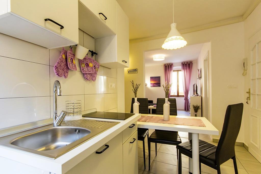 Center Apartment Lori Pula Buitenkant foto